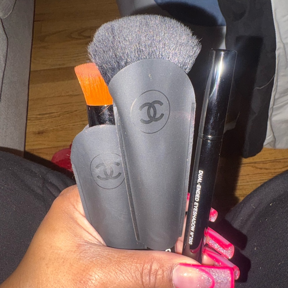 💚SOLD💚Chanel Les Pinceaux de Chanel 3 essential makeup brush set - Picture 6 of 7